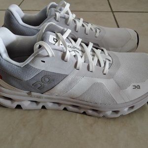 Women's On Cloudrunner Size 7